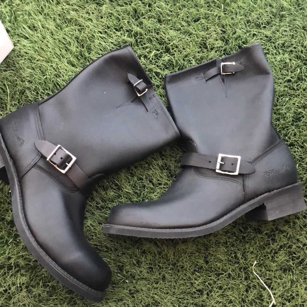 D Tuff boots